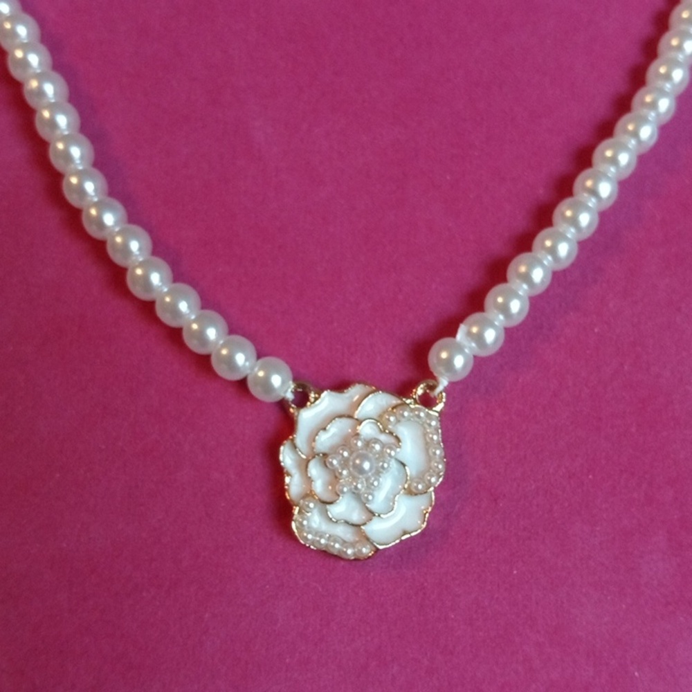 🆕 Pearl Flower Necklace
